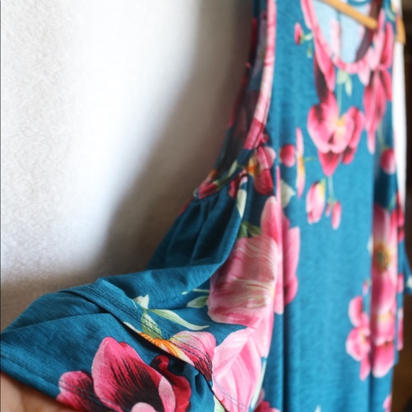 Floral dress with cutouts - Picture 2 of 2